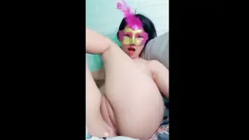 Nekat Bugil di Depan Viewer Live Demi Semburan Panas
