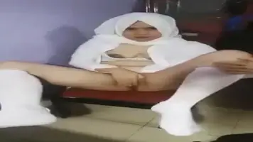 Si Putih Jilbab Colmek Basah Sampe Squirt Gila